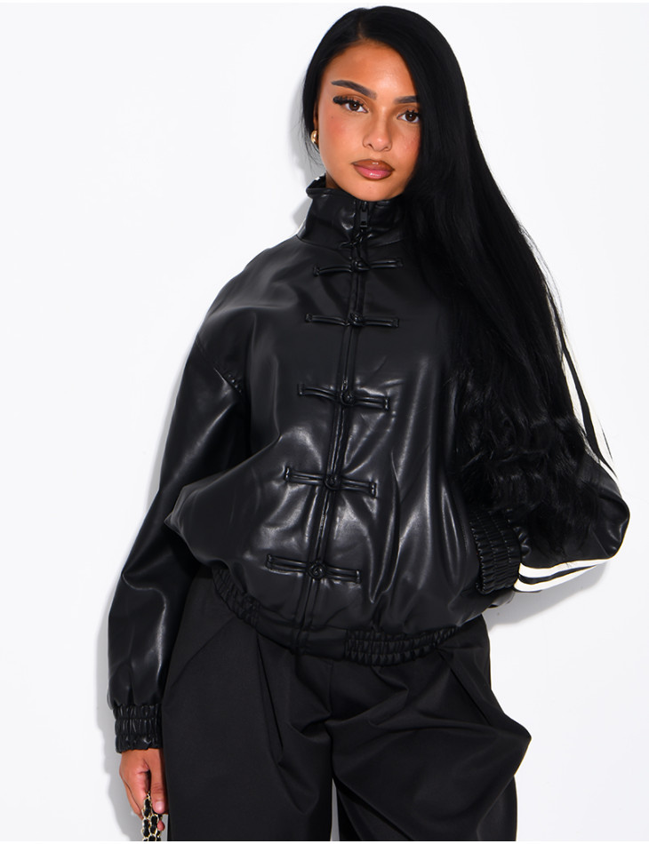 Kunstlederjacke mit geknoteten Knöpfen