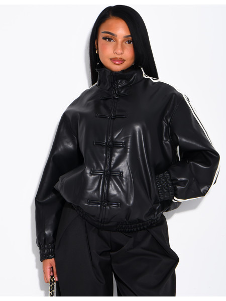 Kunstlederjacke mit geknoteten Knöpfen