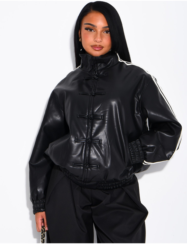 Kunstlederjacke mit geknoteten Knöpfen