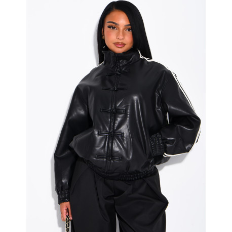 Kunstlederjacke mit geknoteten Knöpfen