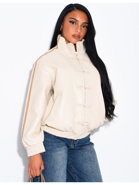 Kunstlederjacke mit geknoteten Knöpfen im asiatischen Stil und Bändern