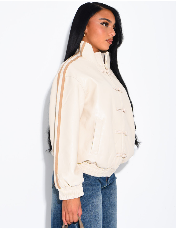 Kunstlederjacke mit geknoteten Knöpfen im asiatischen Stil und Bändern