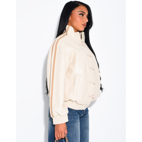 Kunstlederjacke mit geknoteten Knöpfen im asiatischen Stil und Bändern