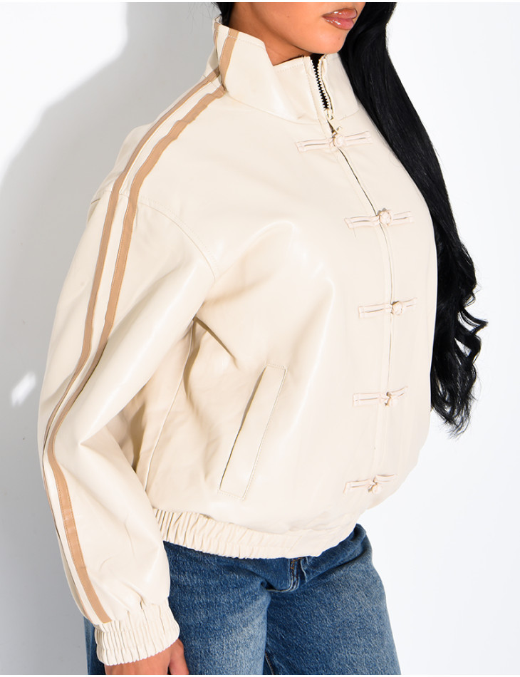 Kunstlederjacke mit geknoteten Knöpfen im asiatischen Stil und Bändern