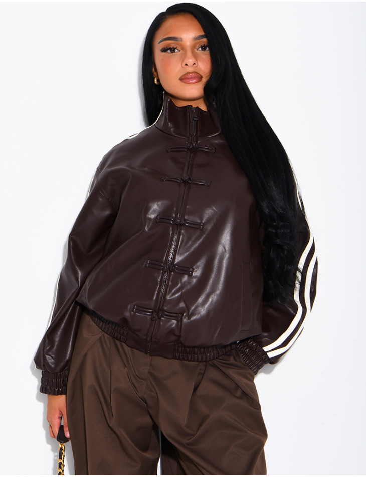Kunstlederjacke mit geknoteten Knöpfen im asiatischen Stil und Bändern