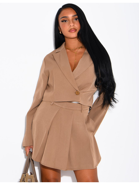 Set aus kurzem Blazer und plissiertem Minirock