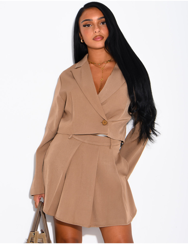 Set aus kurzem Blazer und plissiertem Minirock
