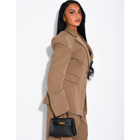 Blazer mit strukturierten Schultern und tailliertem Schnitt