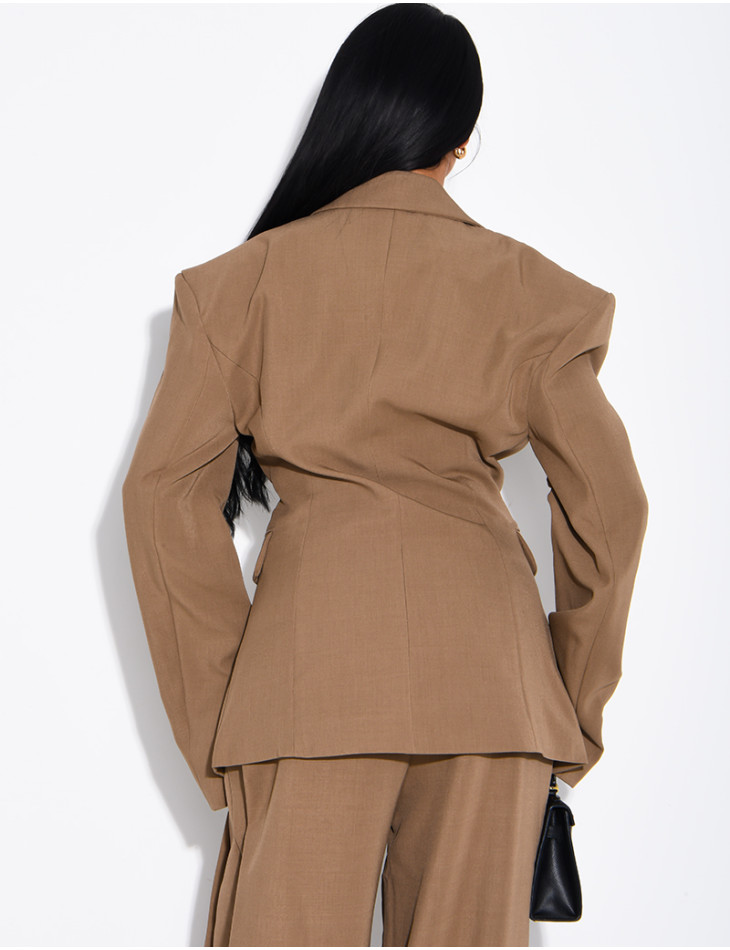 Blazer mit strukturierten Schultern und tailliertem Schnitt