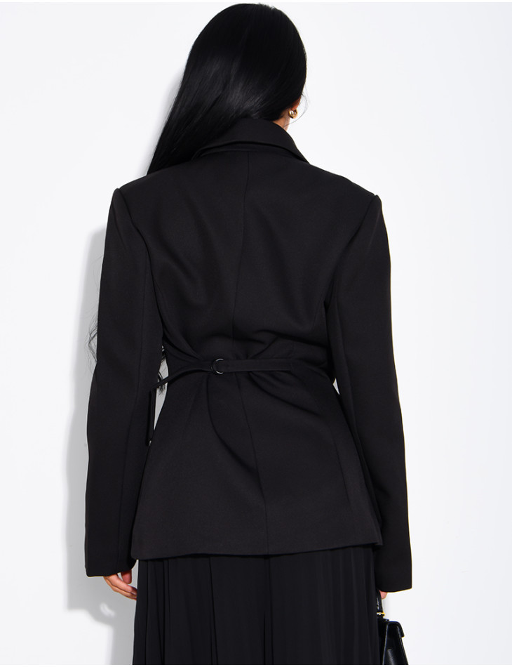 Blazer with an adjustable asymmetrical button placket in the back