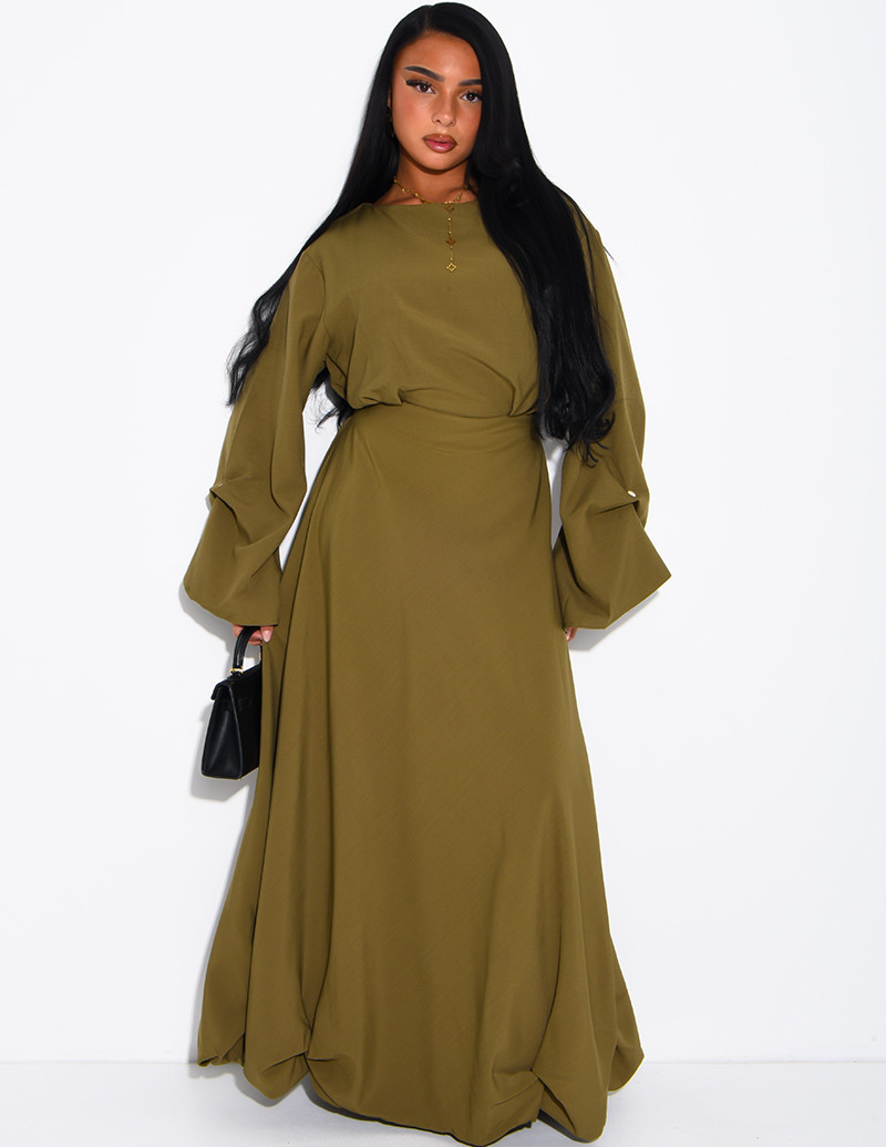 Long dress with a tie at...