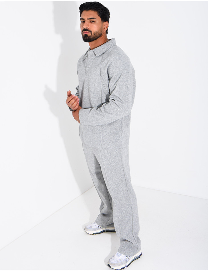 Set aus einem Oversize-Polohemd mit Knopfleiste und einer geraden Hose
