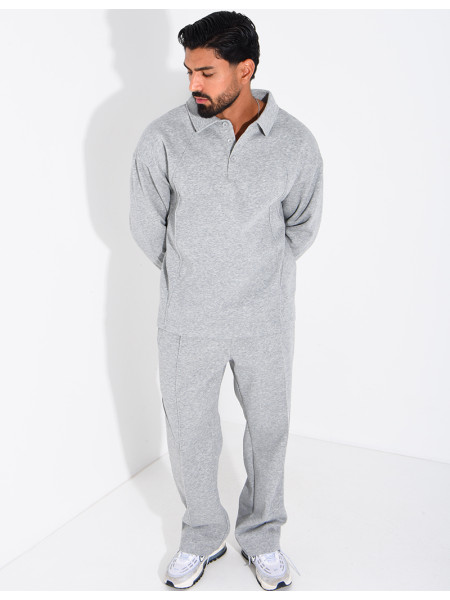 Set aus einem Oversize-Polohemd mit Knopfleiste und einer geraden Hose
