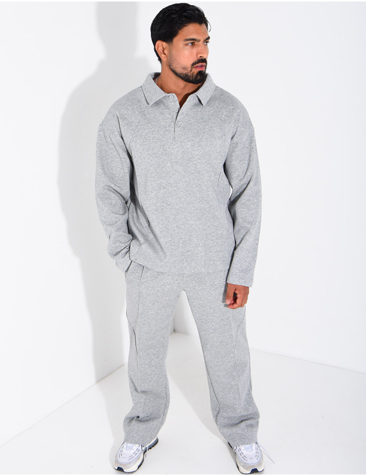 Set aus einem Oversize-Polohemd mit Knopfleiste und einer geraden Hose