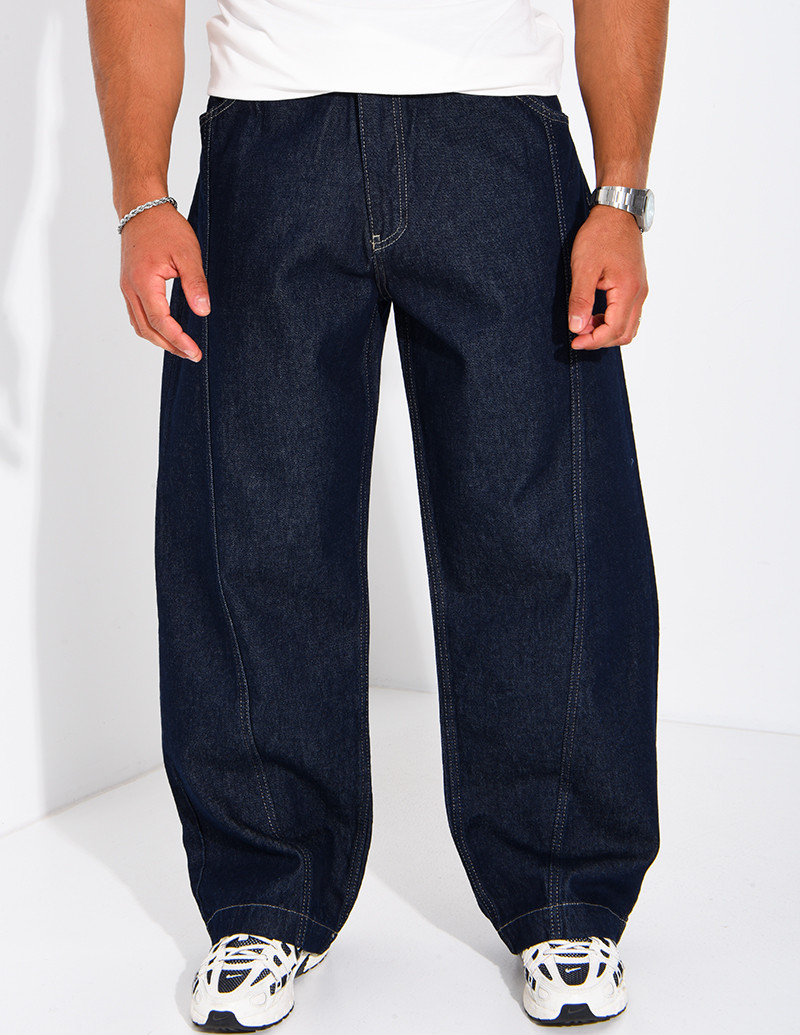 Jeans with contrasting seams