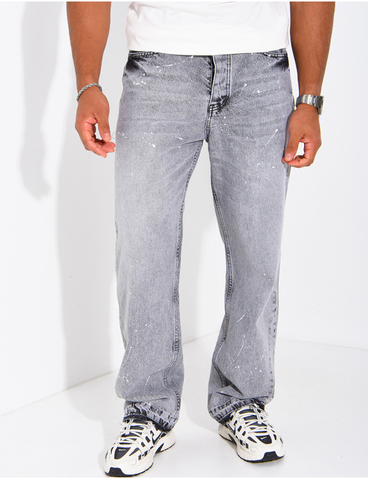 Verwaschene Jeans mit Farbspritzer-Effekt und ausgefransten Säumen
