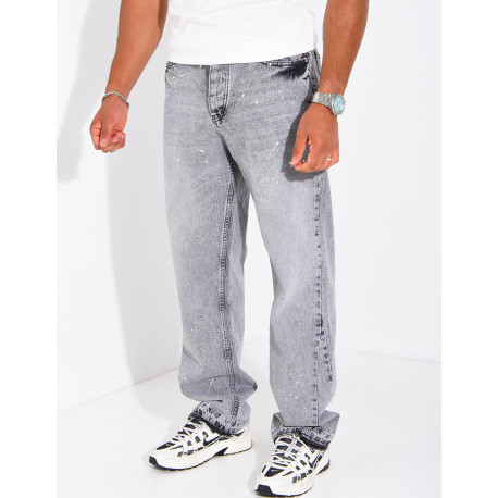 Verwaschene Jeans mit Farbspritzer-Effekt und ausgefransten Säumen