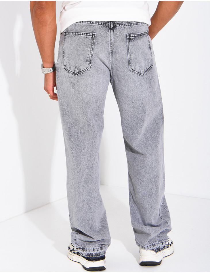 Verwaschene Jeans mit Farbspritzer-Effekt und ausgefransten Säumen