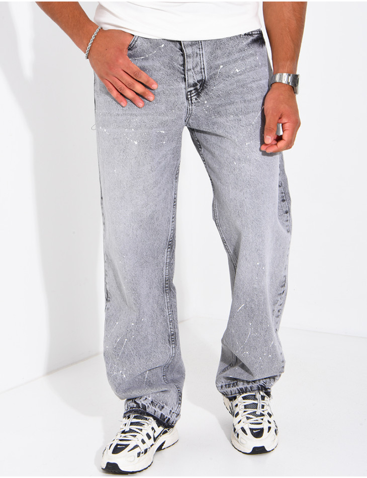 Verwaschene Jeans mit Farbspritzer-Effekt und ausgefransten Säumen