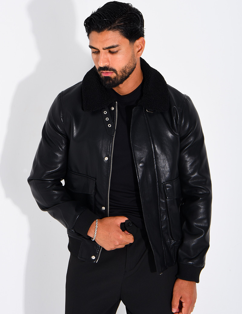 Fliegerjacke aus Kunstleder...