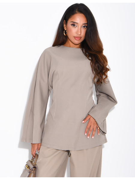 Long-sleeved top with a tie at the back
