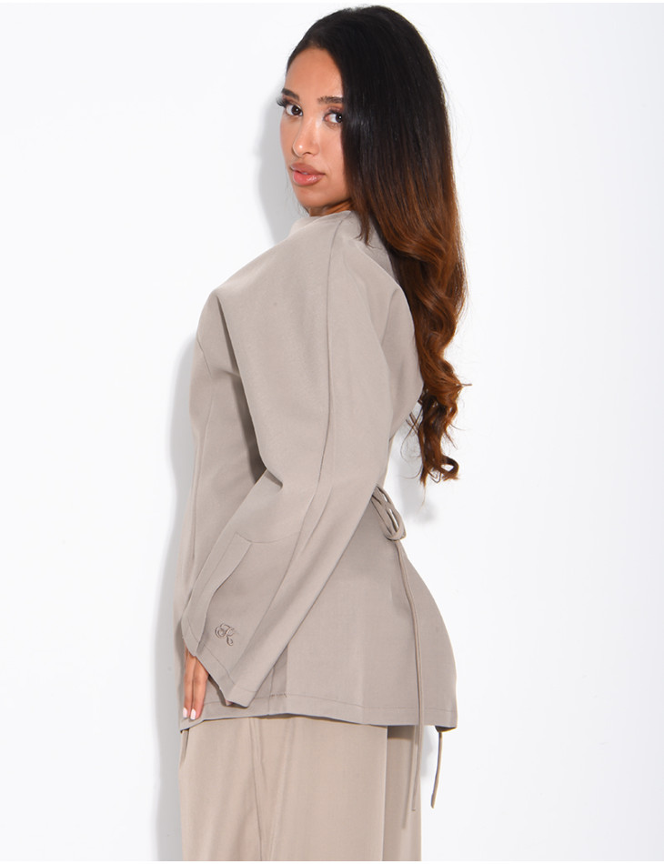 Long-sleeved top with a tie at the back