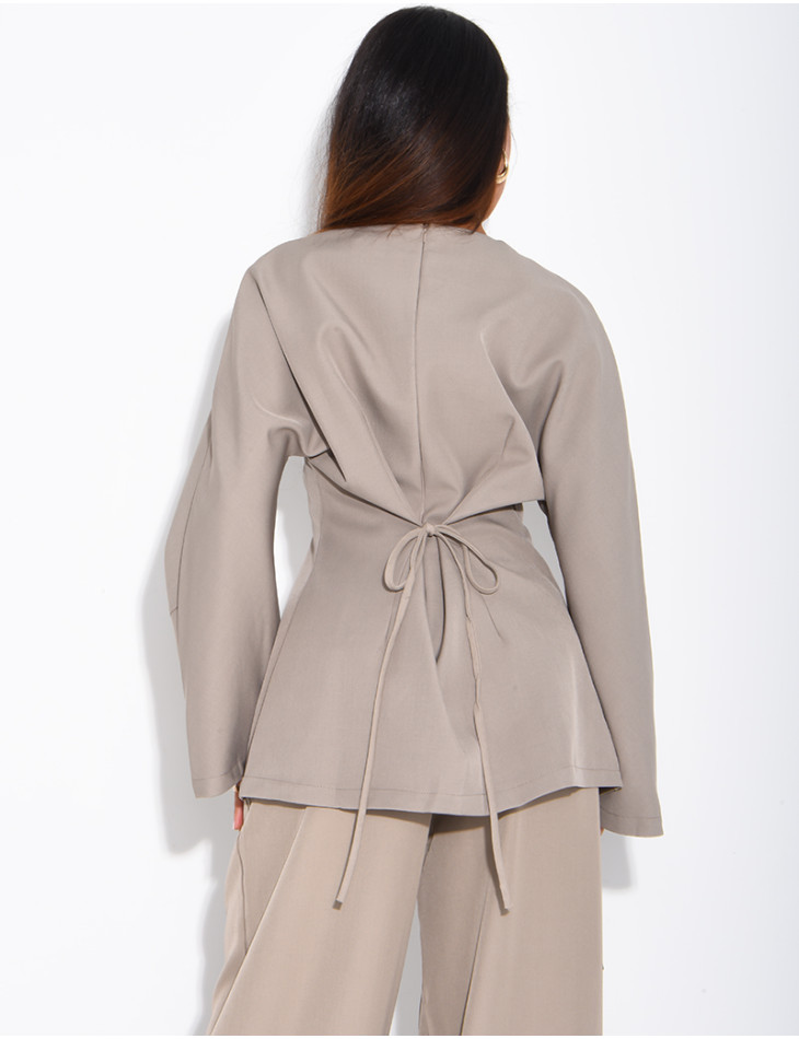 Long-sleeved top with a tie at the back