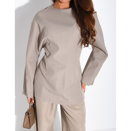 Long-sleeved top with a tie at the back