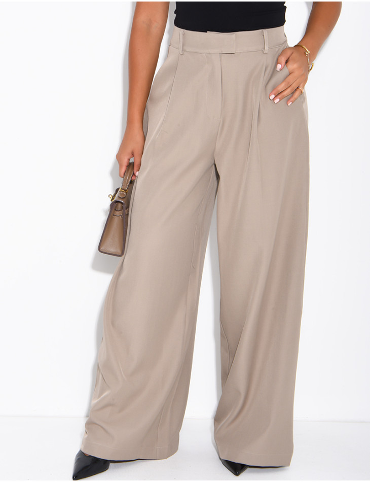 Pleated tailored trousers