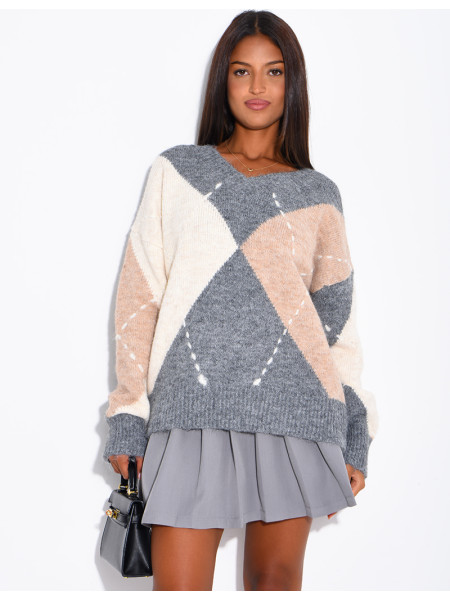 V-neck knit sweater with diamond pattern