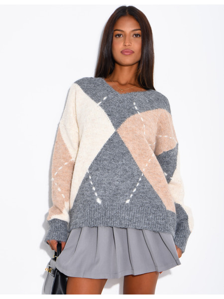 V-neck knit sweater with diamond pattern