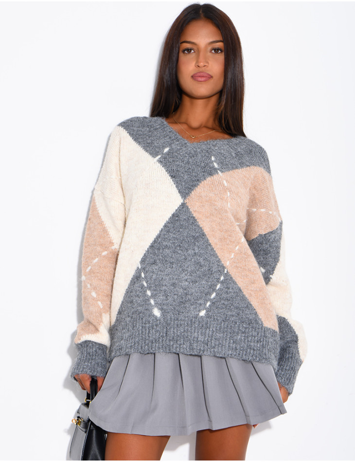 V-neck knit sweater with diamond pattern