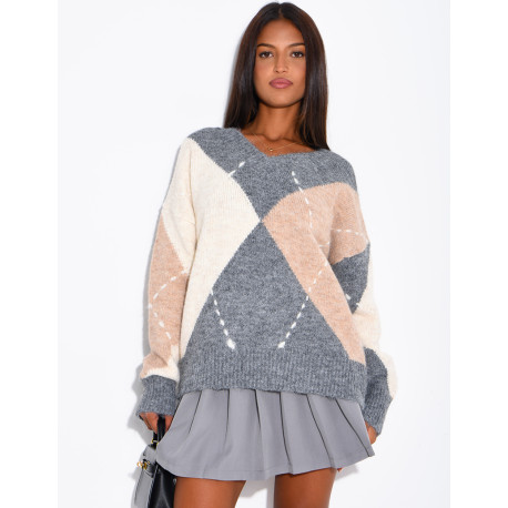 V-neck knit sweater with diamond pattern