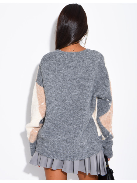 V-neck knit sweater with diamond pattern