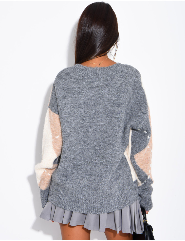 V-neck knit sweater with diamond pattern
