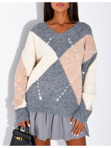 V-neck knit sweater with diamond pattern