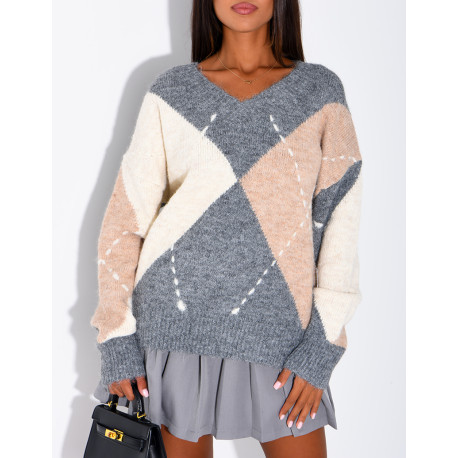 V-neck knit sweater with diamond pattern
