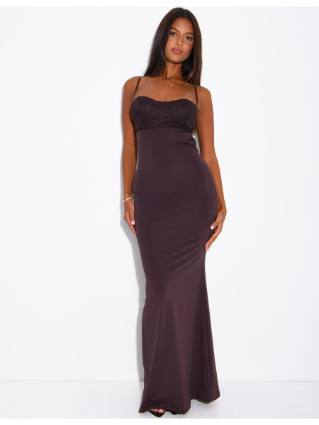 Long, form-fitting backless dress with lace
