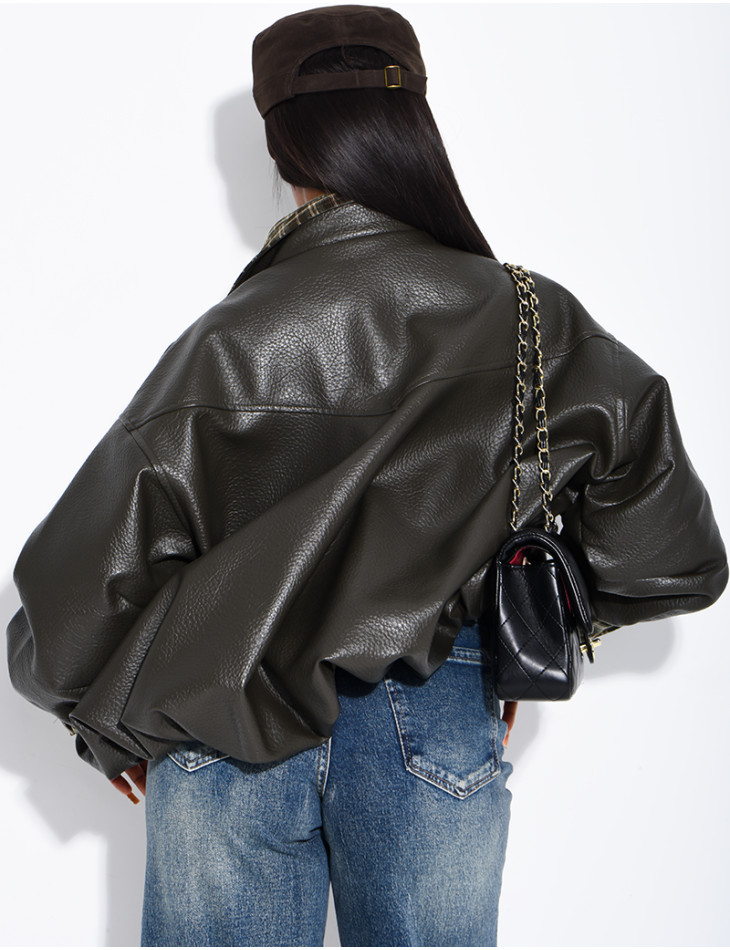 Kunstlederjacke mit kariertem Kragen und Manschetten