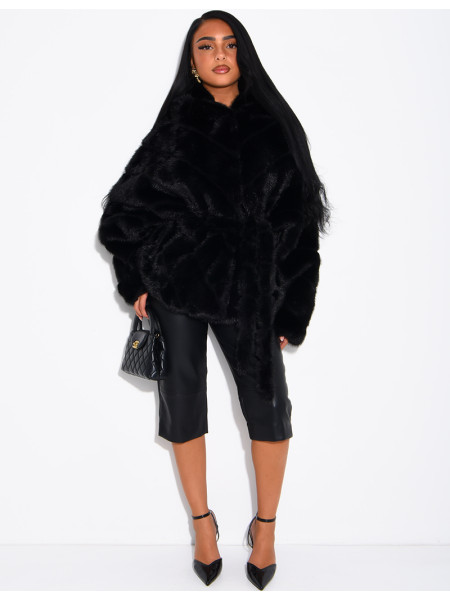Veste en fausse fourrure à capuche et ceinture