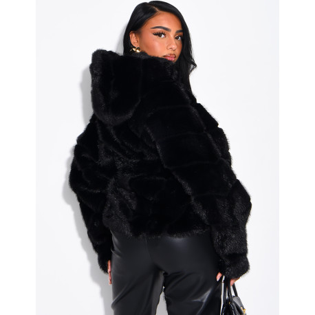 Veste en fausse fourrure à capuche et ceinture