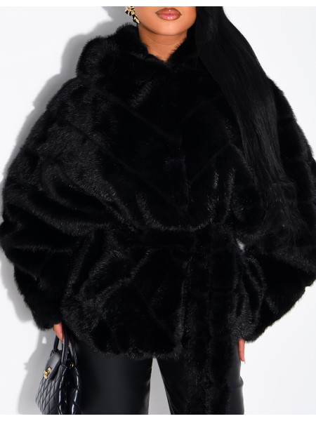 Veste en fausse fourrure à capuche et ceinture