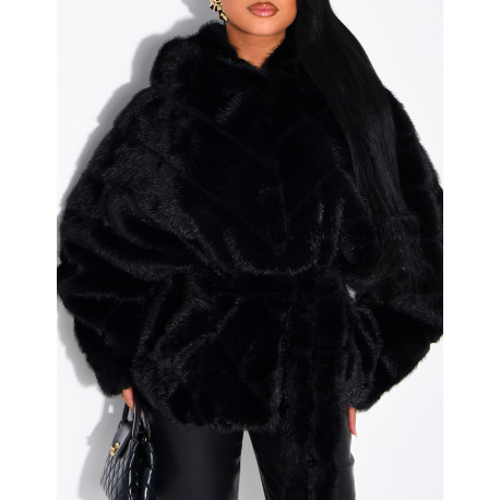 Veste en fausse fourrure à capuche et ceinture
