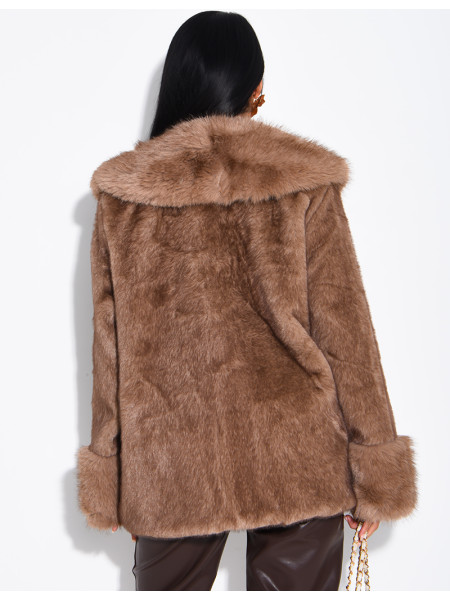 Kurze Jacke aus kuschelig weichem Kunstfell