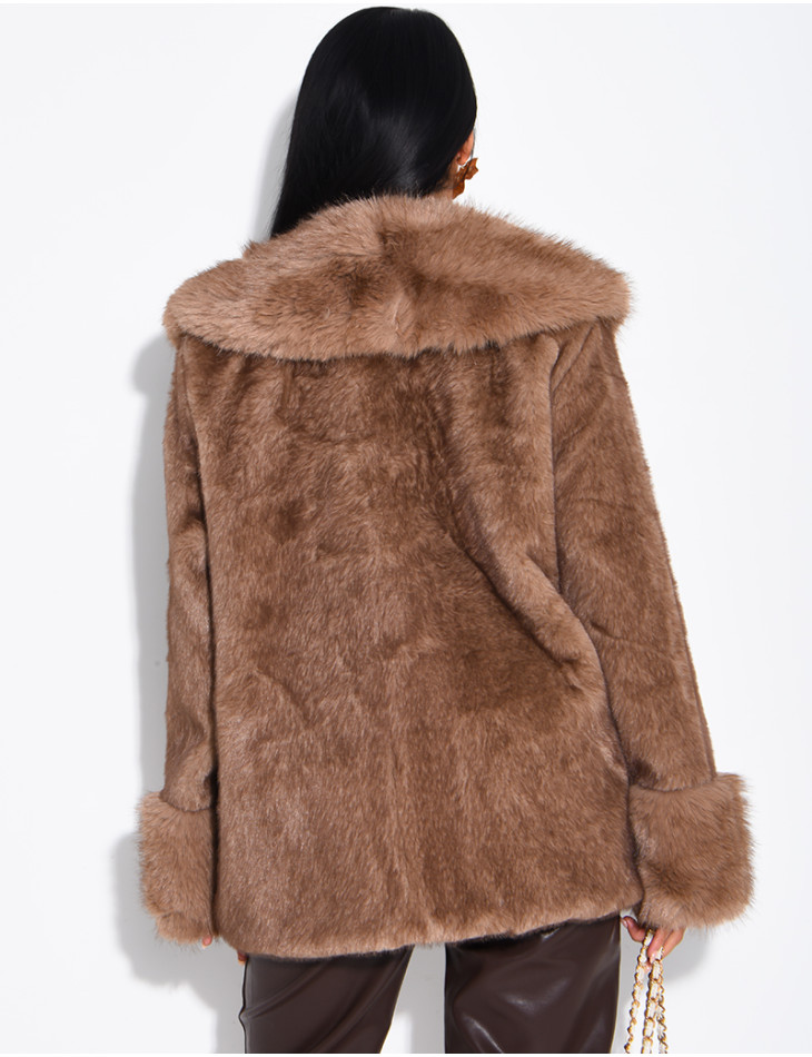 Kurze Jacke aus kuschelig weichem Kunstfell