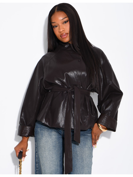 Veste courte en similicuir ceinturé à détails tressés