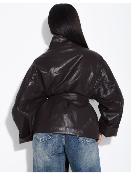 Veste courte en similicuir ceinturé à détails tressés