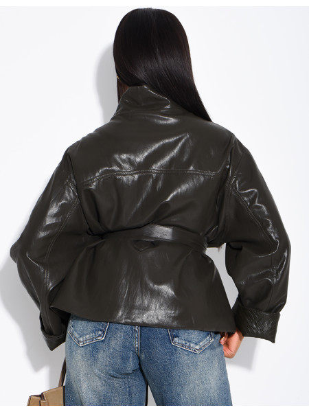 Veste courte en similicuir ceinturé à détails tressés