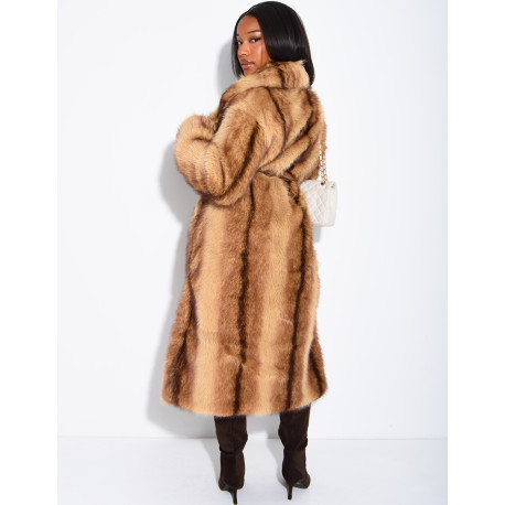 Manteau très long en fausse fourrure et ceinture