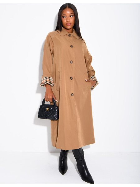 Trench long boutonné à revers aux manches motif vichy